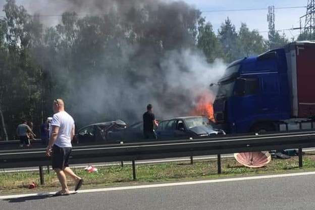 Жахлива ДТП у Польщі: сім авто загорілося, шестеро людей загинуло 