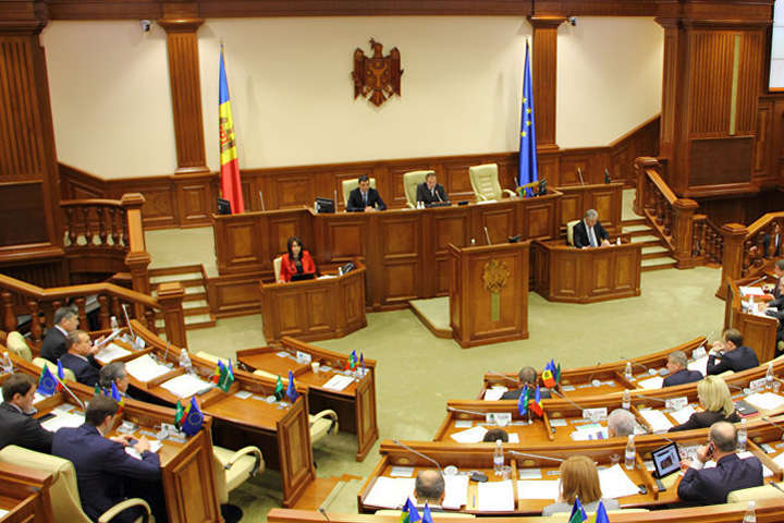Тимчасовий президент Молдови оголосив про розпуск парламенту