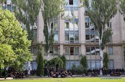 Правоохоронці біля будівлі уряду Молдови, 10 червня