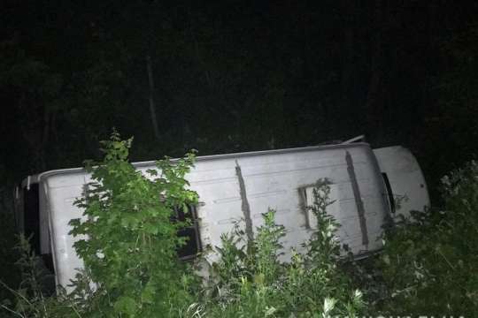 Наразі деталі і обставини інциденту з'ясовують - На Житомирщині перекинулася маршрутка з пасажирами, постраждало семеро людей
