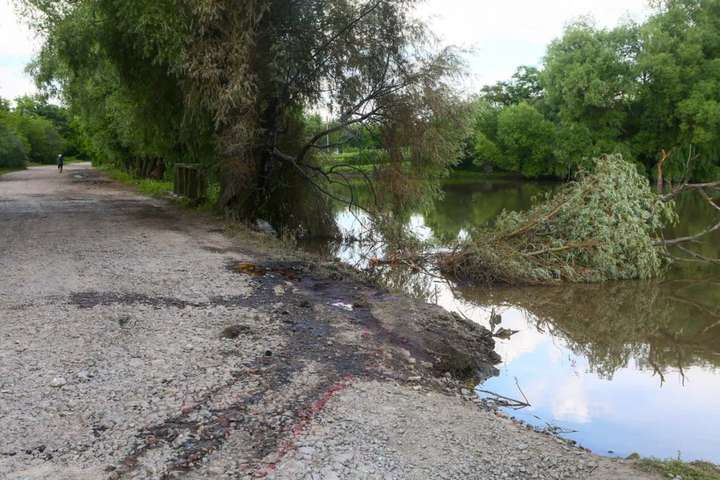 Рятувальники заспокоїли: перевищення граничної концентрації хімікатів у річці Рось не виявлено