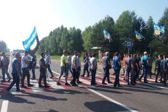 10 червня гірники усіх шахт Державного підприємства «Львіввугілля» оголосили страйк і перекрили міжнародну трасу на знак протесту проти невиплати зарплат - Перший транш на зарплати шахтарям надійде сьогодні-завтра - Мендель