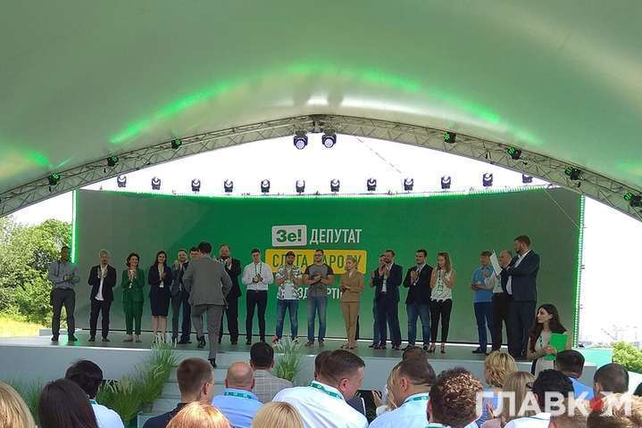 Партія Зеленського просить повідомляти про «негідних» кандидатів