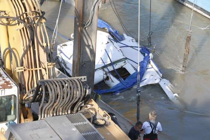 Знайдені тіла ще чотирьох туристів із затонулого судна в Будапешті
