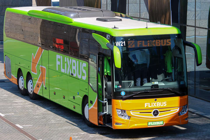 Найбільший автобусний лоукостер Європи вийшов на український ринок
