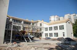 До осені у Києві відкриється новий дитсадок із басейном (фото, відео)