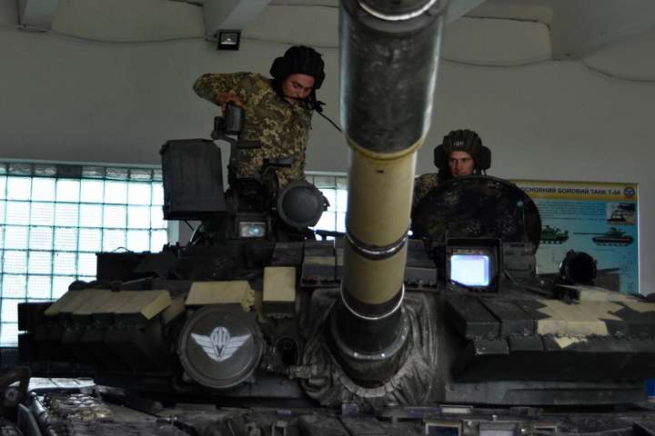 Під Житомиром готують танкістів Десантно-штурмових військ та Морської піхоти