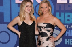 Дочь Уизерспун отрицает сходство бойфренда со своим отцом