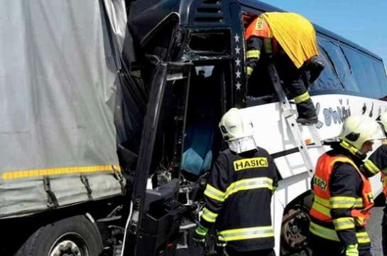 У Чехії автобус з дітьми врізався у вантажівку, 18 потерпілих