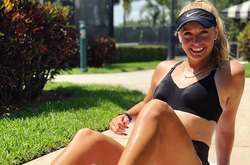 Молода угорська красуня, яка зачаровує своєю вродою. Гарячі фото тенісистки Фанні Штоллар