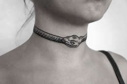 Тату на шее: эффектные работы талантливых мастеров
