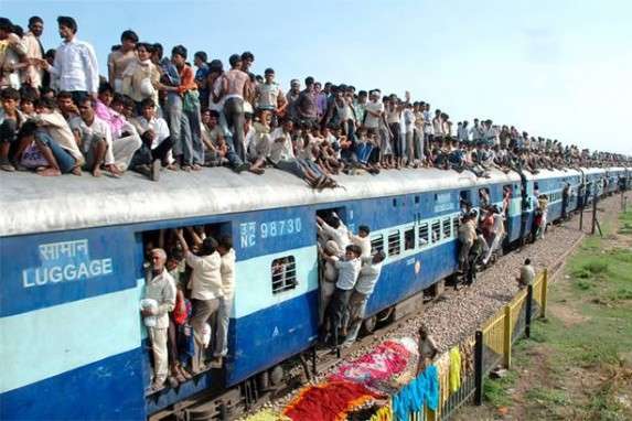 У поїзді в Індії через спеку померли четверо людей 