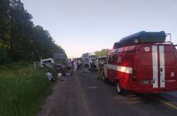 На місці працювали рятувальники і медики швидкої допомоги