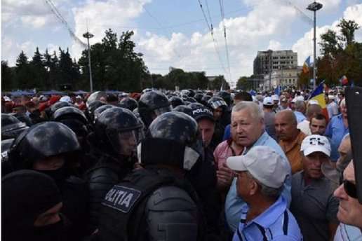 У Молдові сталася бійка між новим головою МВС і «старим» головою поліції