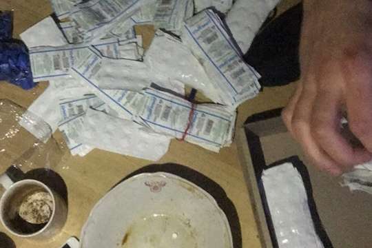 У Києві затримано двох наркоділкинь з «товаром» на $20 тис. (фото)