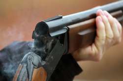 На Житомирщине мужчина случайно выстрелил в соседского ребенка