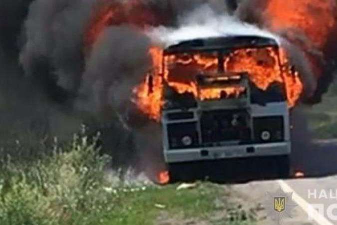 У Полтавській області на ходу загорівся автобус з пасажирами 