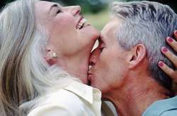 Секс в пожилом возрасте защищает от слабоумия