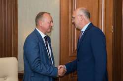Політична криза у Молдові: представник України зустрівся із прем’єром Філіпом 