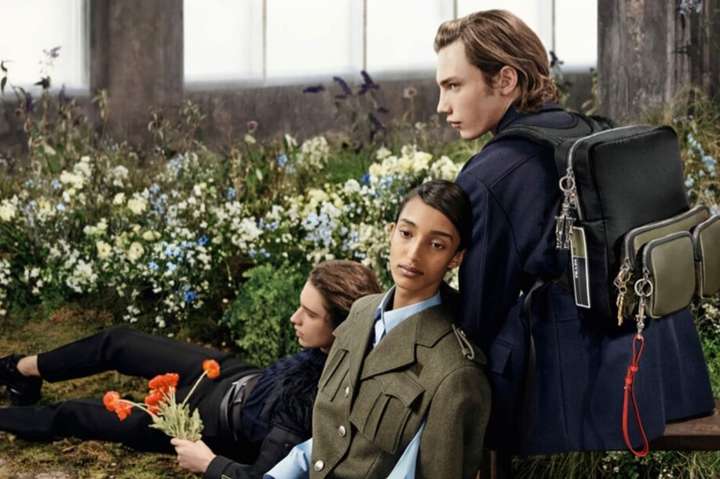 Цветы на бетоне: Prada осень-зима 2019/2020