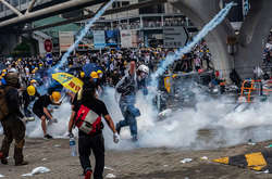 Масштабні протести у Гонконзі продовжуються: вже 72 постраждалих через силовий розгін