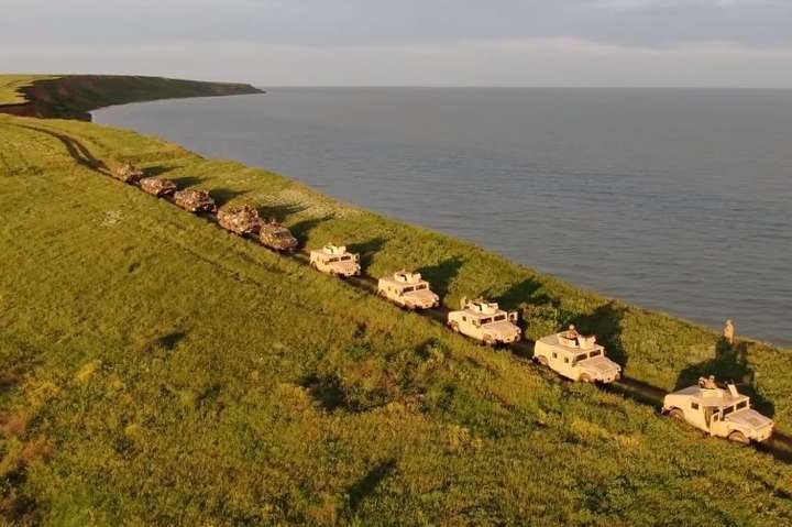 На узбережжі Азову прикордонники тренувалися відбивати атаки морського десанту (фото, відео)