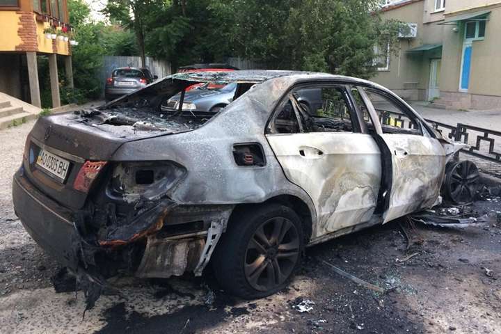 Колишньому віце-меру Ужгорода підпалили автівку