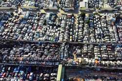 Кладбище суперкаров: в пустыне ОАЭ пылятся тысячи роскошных авто