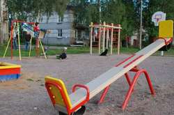 Столична влада планує привести до ладу понад 400 дитячих майданчиків