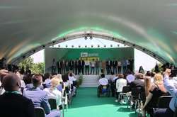 25-річна тусовщиця залишиться у списку «Слуги народу»? Юрист розказав, якою мала б бути процедура виключення зі списку