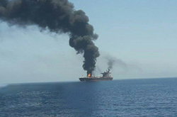 Японский танкер попал под обстрелы в Оманском заливе