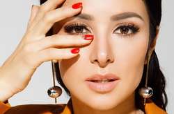 Злата Огневич продемонстрировала идеальный вертикальный шпагат