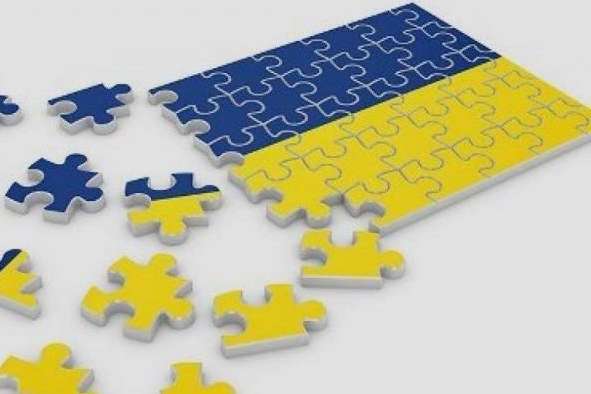 У Зеленського готуються до переписування Конституції. Про федералізацію України вже домовилися?