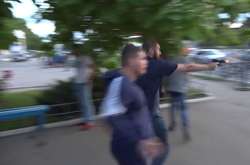 Як вдалося з'ясувати службі безпеки ТЦ «Барабашово», чоловік, який на відео стріляє по підприємцях, є активістом «Національного корпусу» 