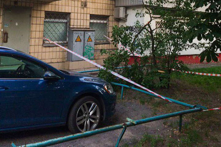 З вікна багатоповерхівки на Русанівці випала жінка (фото)
