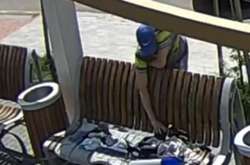 У Вінниці чоловік обікрав дитину. Момент злочину зафіксували камери