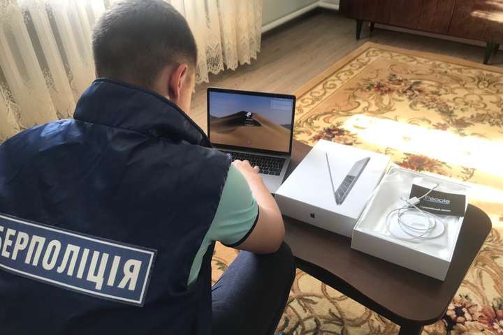 Працівники кіберполіції провели у правопорушників 6 санкціонованих обшуків - Кіберполіція викрила шахраїв, що вкрали 400 тис. грн з рахунку мешканця Київщини