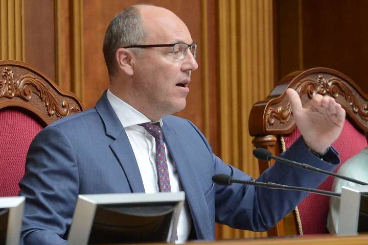 Парубій передав в Конституційний суд список членів коаліції