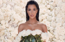 Ким Кардашьян засветила сочную фигуру в басейне