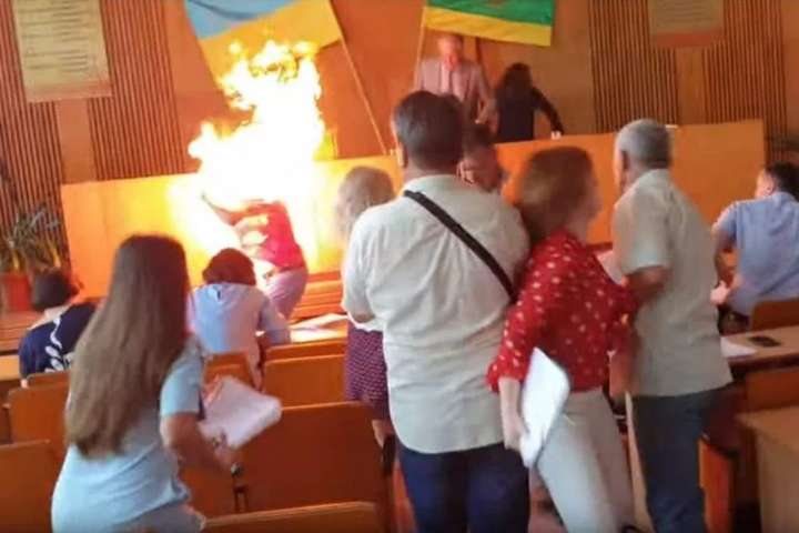 Спроба самоспалення у міськраді Бердичева: прокуратура відкрила провадження