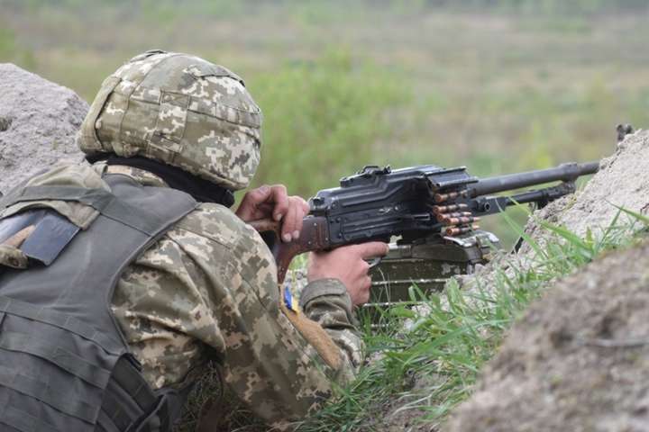 Війна на Донбасі: шість ворожих обстрілів, поранено одного бійця 