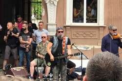  Шанувальники Бориса Гребенщикова перекрили центр Херсона 