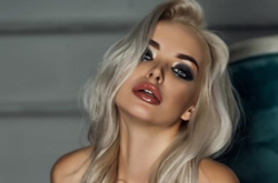 Кандидат от партии «Слуга народа» выкладывает в соцсети откровенные фото