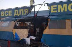 Суд взяв під варту обвинуваченого в підпалі волонтерського намету у Харкові