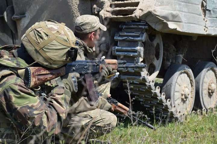 Доба на Донбасі: два десятки ворожих обстрілів, без втрат