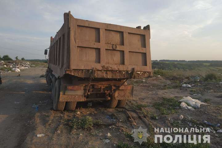 Поліція розслідує незаконне вивантаження відходів на Харківщині
