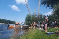 У Києві на Гідропарку п'яний чоловік зістрибнув з мосту