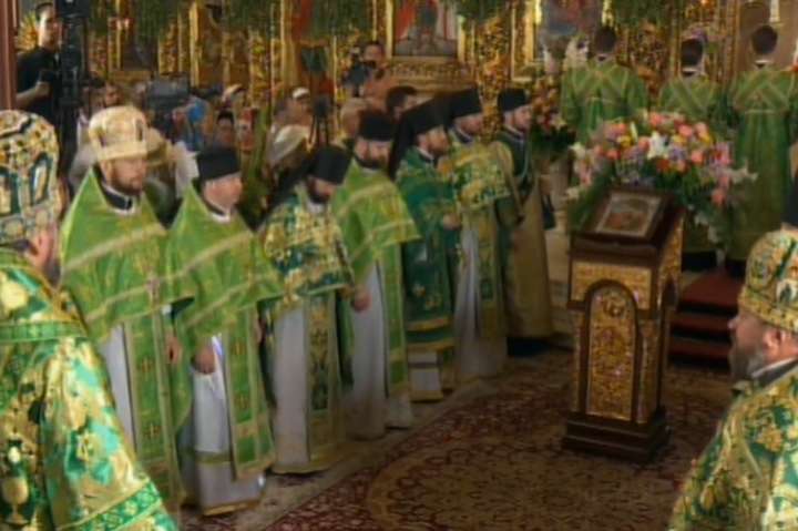 Епіфаній на Трійцю очолює літургію у Свято-Михайлівському чоловічому монастирі (відео)