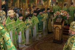 Епіфаній на Трійцю очолює літургію у Свято-Михайлівському чоловічому монастирі (відео)