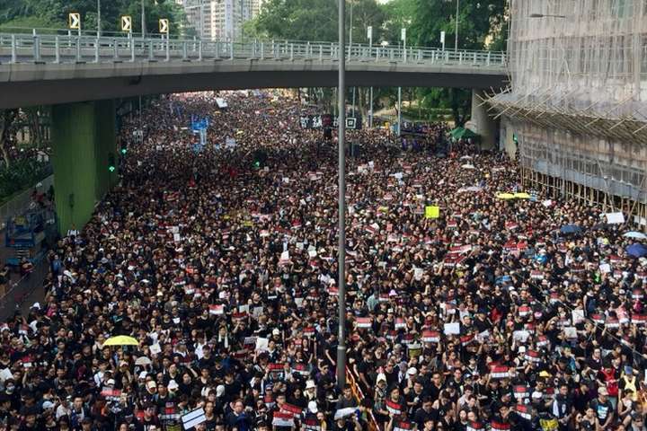На протести в Гонконзі вийшло близько двох мільйонів людей